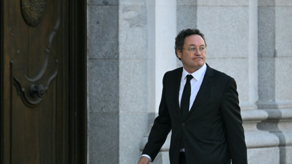 Desfile de periodistas en el estrado durante el juicio contra el fiscal general español