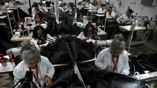 Un taller de moda pasa a confeccionar bolsas mortuorias tras los terremotos en Venezuela 