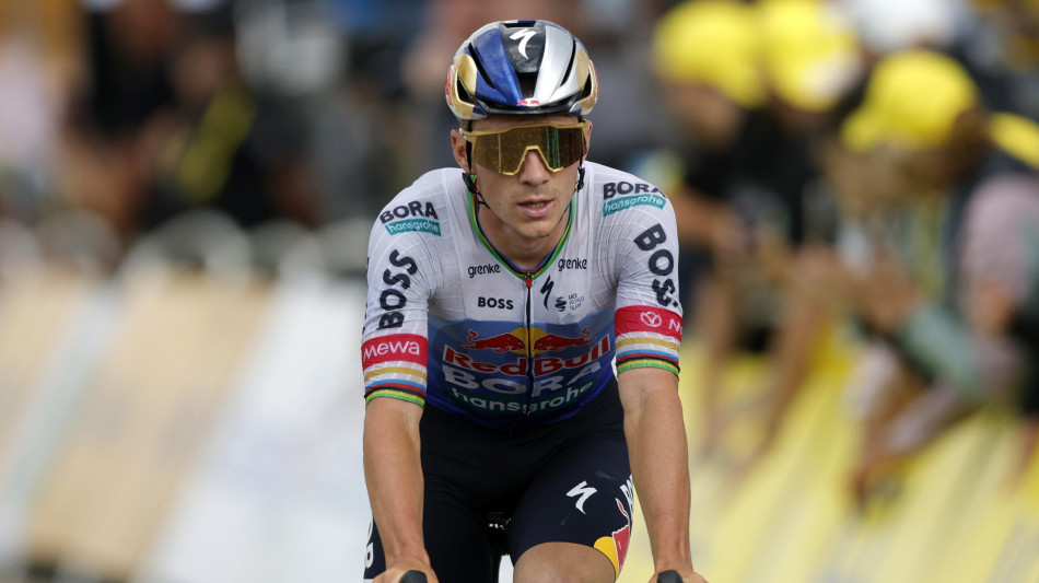 Tour: Evenepoel beffa Pogacar a Plateau de Solaison, terzo Del Toro