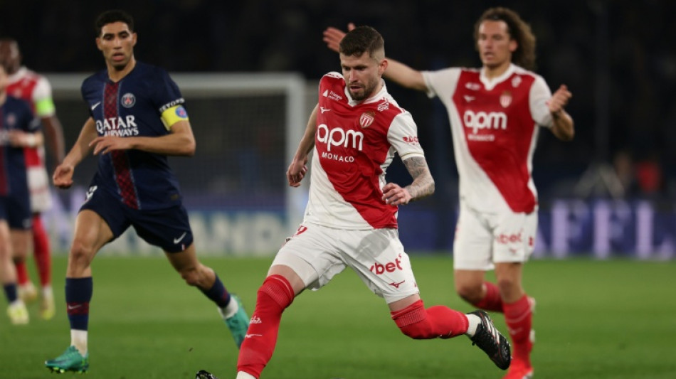 Lateral-esquerdo Caio Henrique assina com o Ajax