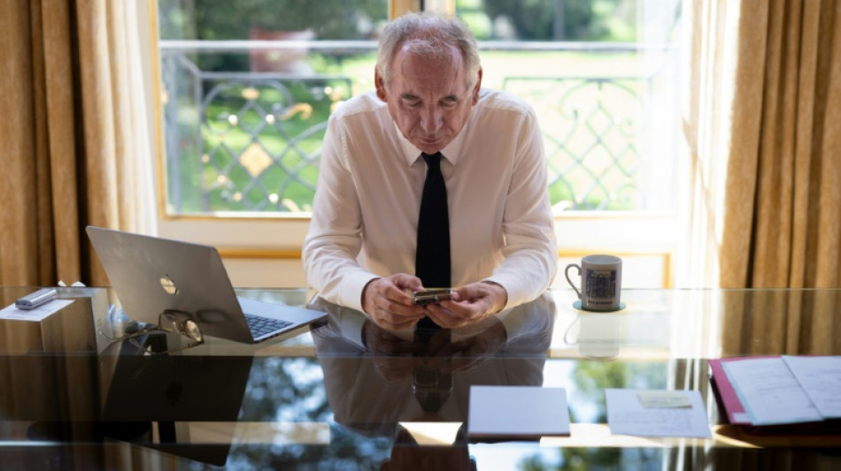 Crise política aumenta na França com a provável queda do governo