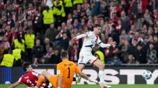 Superb Simon guides Athletic to PSG draw