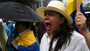 Milhares de colombianos marcham em apoio ao ex-presidente Uribe após condenação