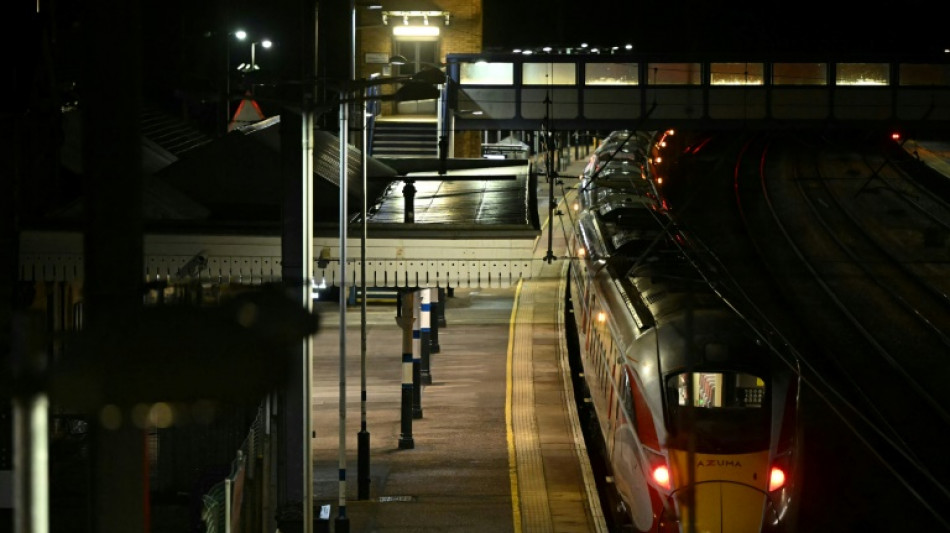 O que se sabe sobre ataque com faca que deixou 10 feridos em trem no Reino Unido