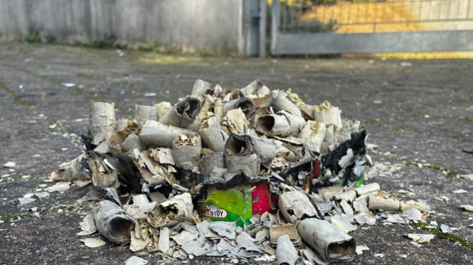 I volontari di Retake al lavoro per rimuovere i rifiuti di Natale e Capodanno