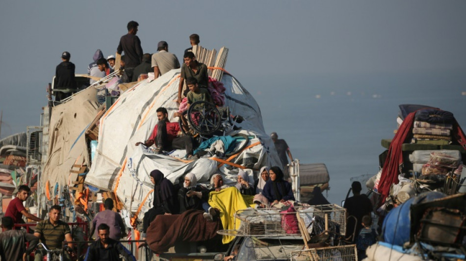 Tanques e aviões de Israel bombardeiam Cidade de Gaza, onde fuga de palestinos prossegue