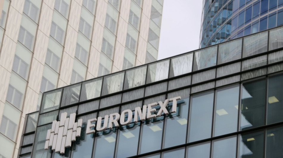 Les Bourses europ&eacute;ennes cl&ocirc;turent sans entrain, au gr&eacute; d'informations locales