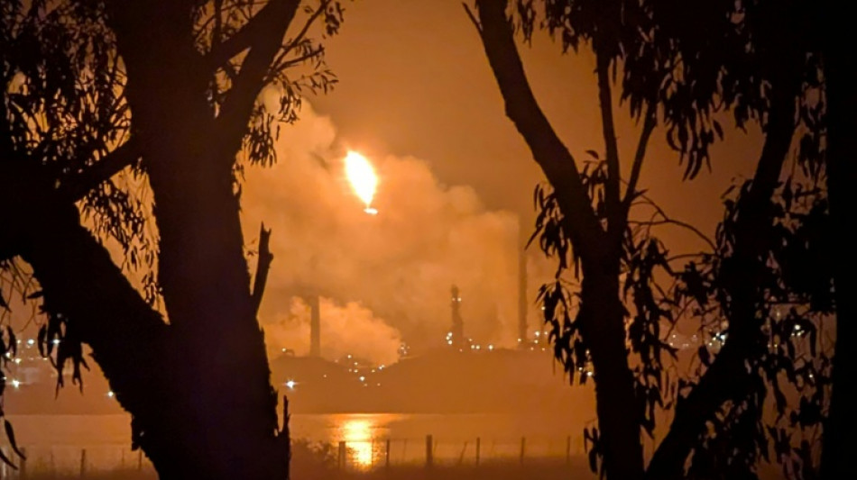 Gro&szlig;brand w&uuml;tet in australischer &Ouml;lraffinerie