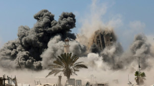 Exército israelense bombardeia prédio na Cidade de Gaza