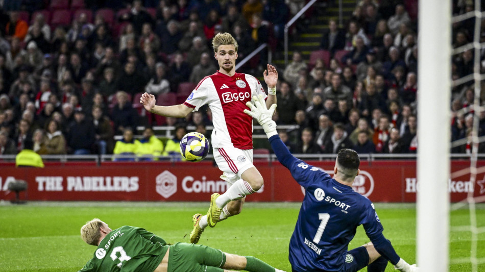 Calcio: Lazio-Taylor affare fatto, olandese atteso in serata a Roma