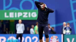 Inglaterra se bloquea ante Dinamarca, Mbapp&eacute; ya tiene m&aacute;scara