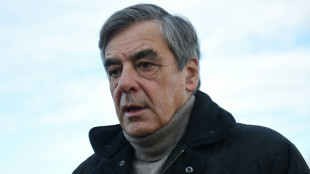 Francia condena a 4 años de prisión en suspenso al exprimer ministro Fillon