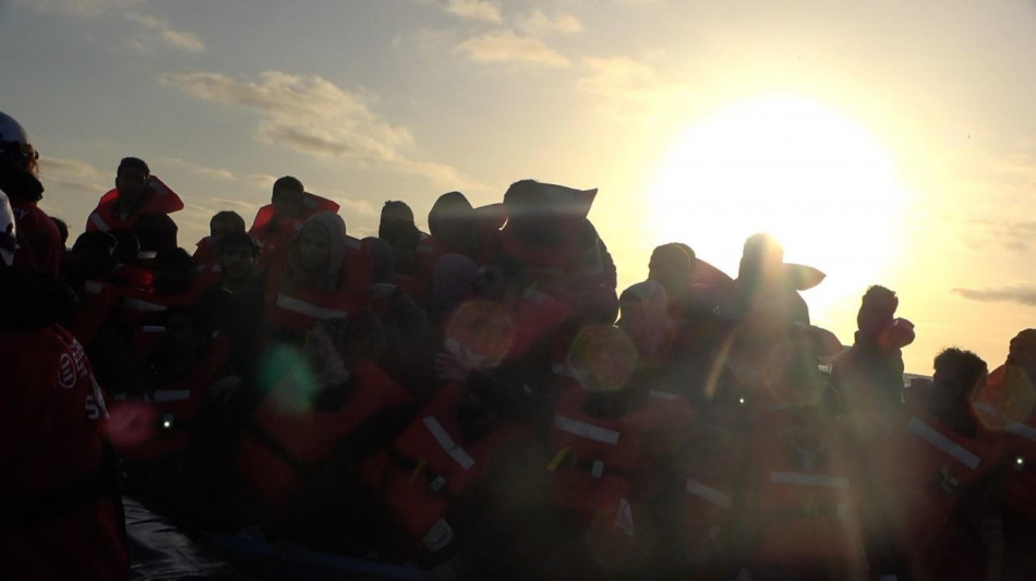 Naufragio al largo della Libia, almeno 4 migranti morti