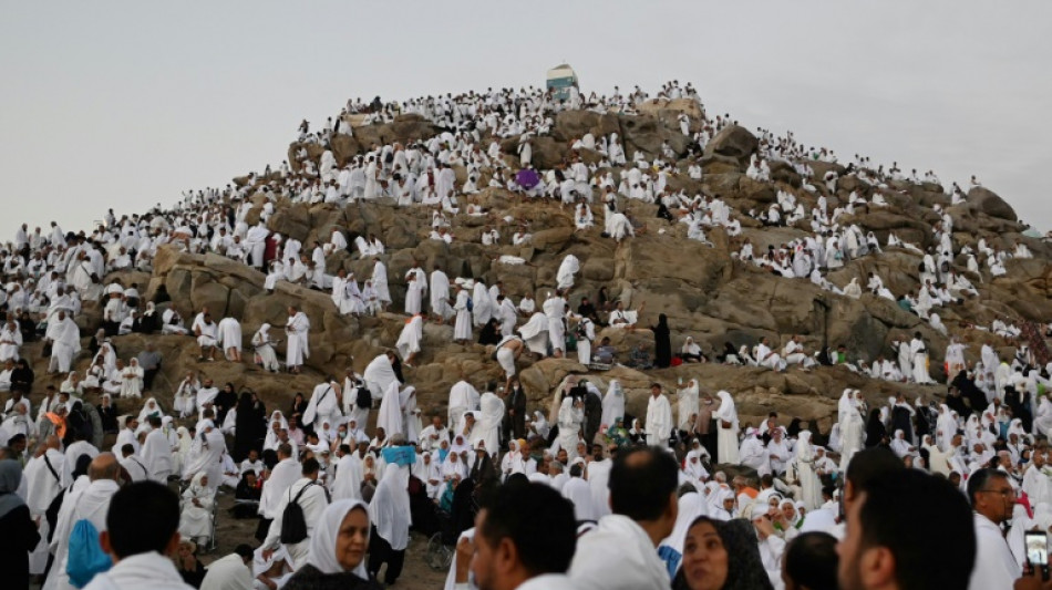 Sur le Mont Arafat, les pèlerins accomplissent le rite le plus important du hajj