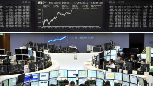 Borsa: l'Europa parte in cauto rialzo, Parigi +0,24%