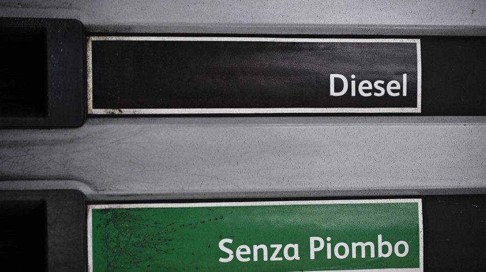 Mimit, cala ancora il prezzo medio self della benzina a 1,769 euro, gasolio a 2,124