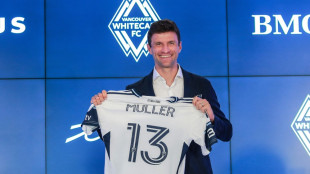 "Knie wie ein 15-Jähriger": Müller offen für Kunstrasen