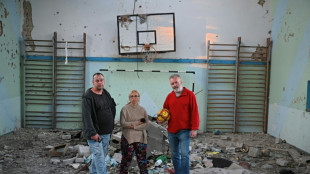 Conspiranoicos viajan al coraz&oacute;n de la guerra en Ucrania que creen imaginaria