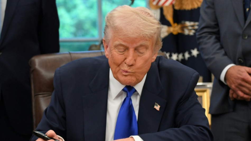 Stocks mixed despite hopes for US-China tariff talks