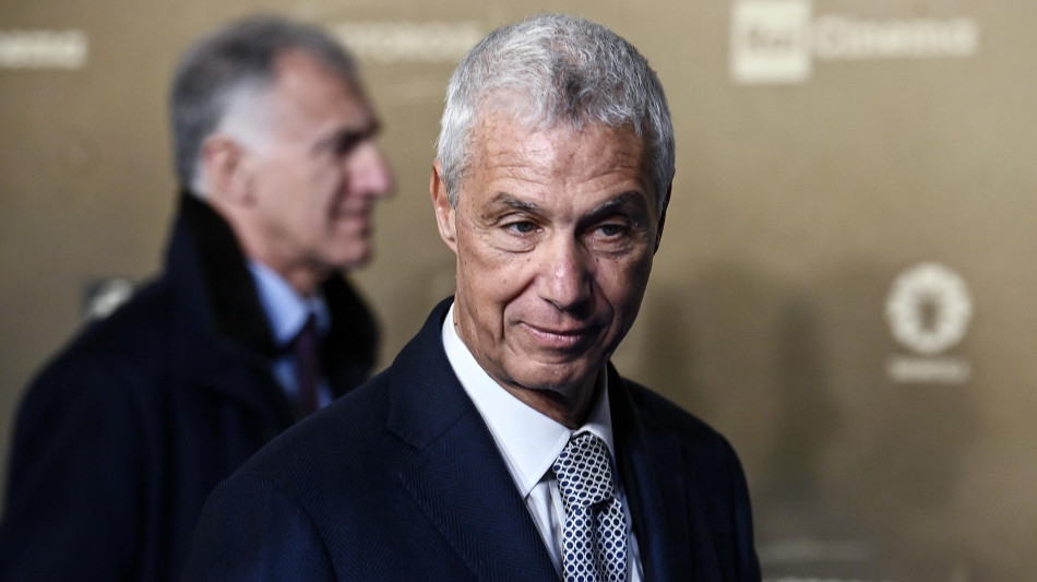 007, 'Paragon non ha rescisso unilateralmente il contratto'