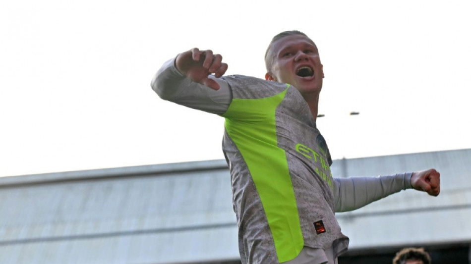 Man City smash Palace to fire title warning, Villa extend winning run