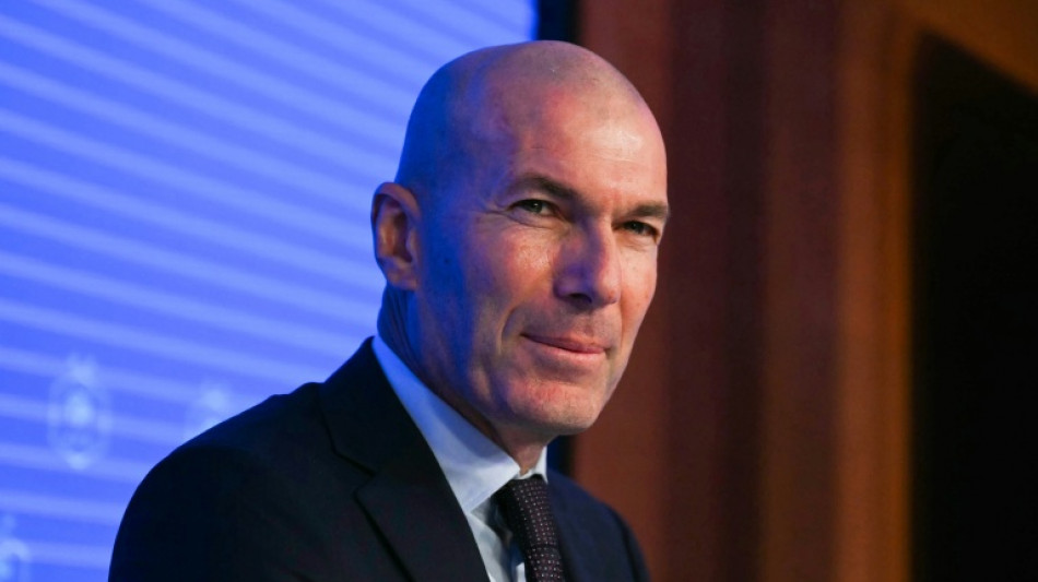 Zidane realiza 'um sonho' e assume comando da sele&ccedil;&atilde;o francesa