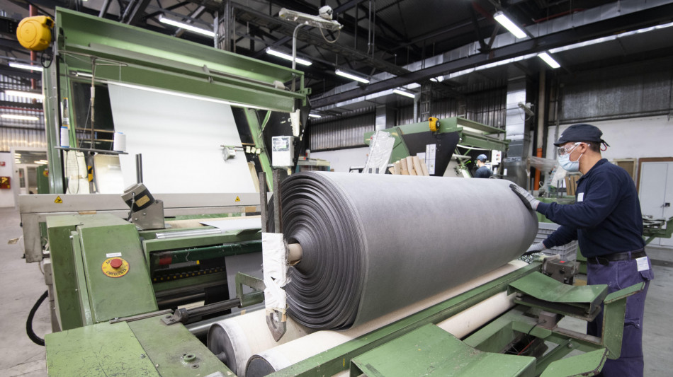 Istat, migliora la fiducia di consumatori e imprese