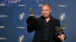 El creador de la serie "Adolescencia" invita a los padres a escribirles a sus hijos para un proyecto editorial