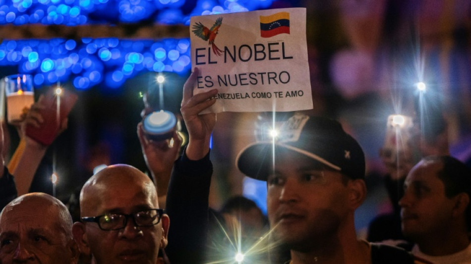 M&atilde;e de Mar&iacute;a Corina Machado chega a Oslo e espera filha receber Nobel pessoalmente