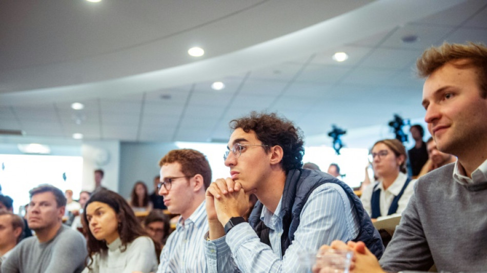 Indians lead drop in US university visas