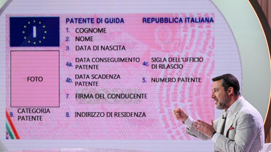 Salvini, 'entro fine mandato un nuovo esame per la patente'