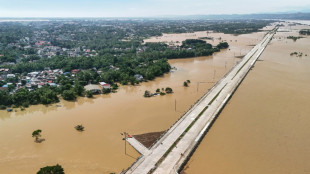 Filipinas se recupera de la devastación por el tifón que dejó 18 muertos