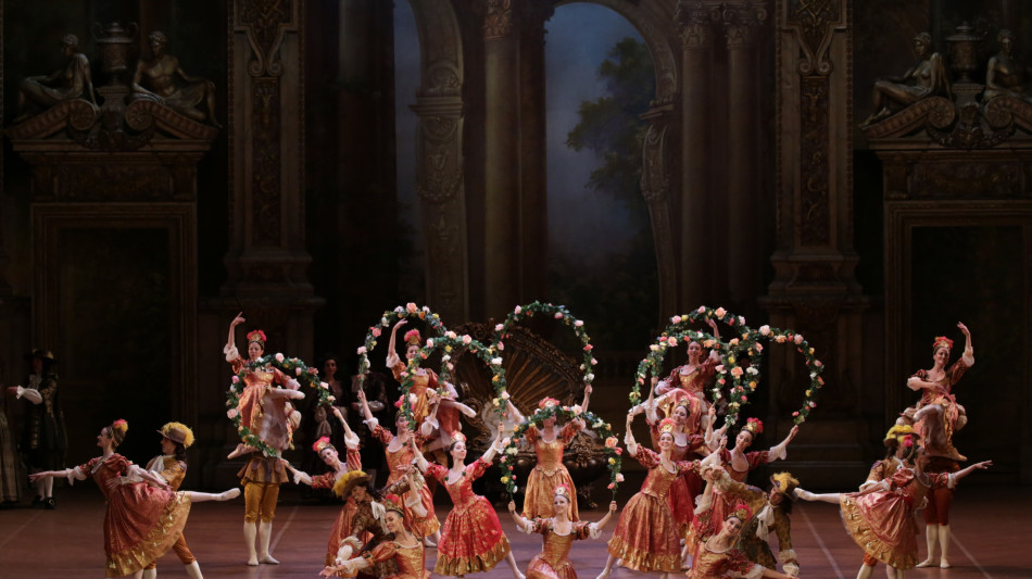 La stagione del ballo della Scala si inaugura nel nome di Armani