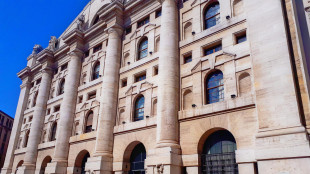 Borsa: Milano chiude in rialzo, +0,8%