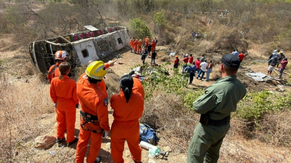 Acidente de &ocirc;nibus com romeiros deixa 16 mortos em Alagoas