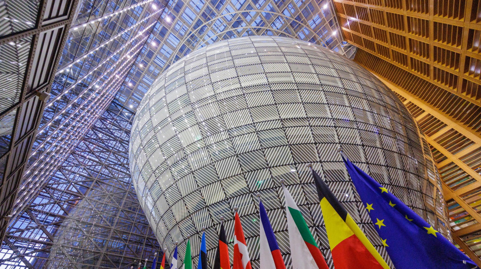 Media, 'domani riunione d'emergenza dei 27 ambasciatori Ue sui dazi'