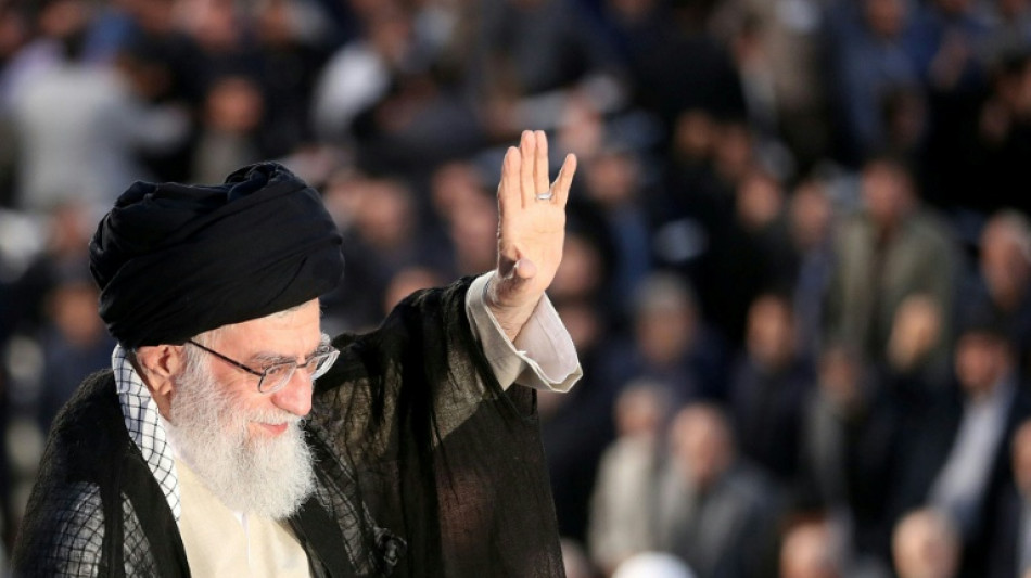 Los dirigentes iran&iacute;es rinden tributo al difunto gu&iacute;a supremo Al&iacute; Jamenei